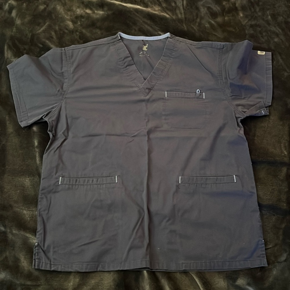 Navy Blue, Med Couture Men’s scrub top, 3 pocket. Medium